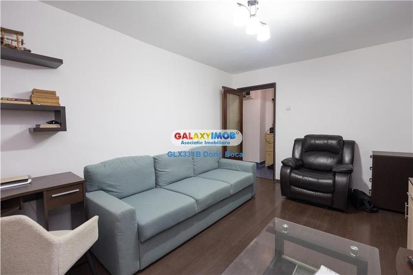 Apartament cu 3 camere semidecomandat în Tei