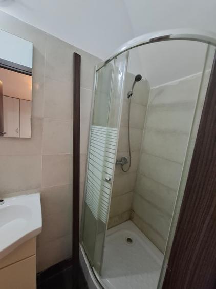 Apartament cu 7 camere decomandat în Central