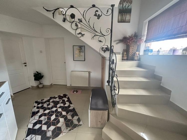 Duplex cu 3 camere cu Canalizare în Cetate
