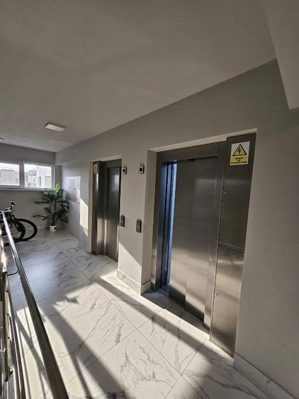 Apartament cu 3 camere decomandat, mobilat în Titan