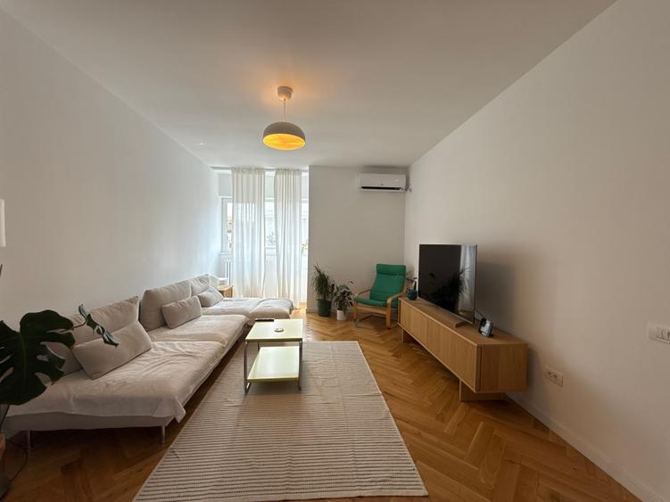 Apartament cu 3 camere semidecomandat în Gara de Nord