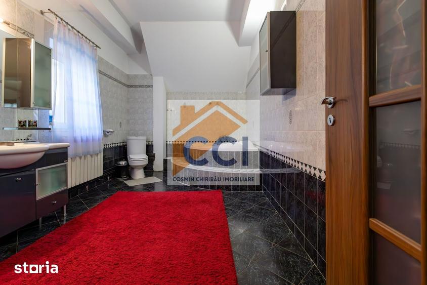 Casă cu 8 camere cu Teren 397 Mp în Central