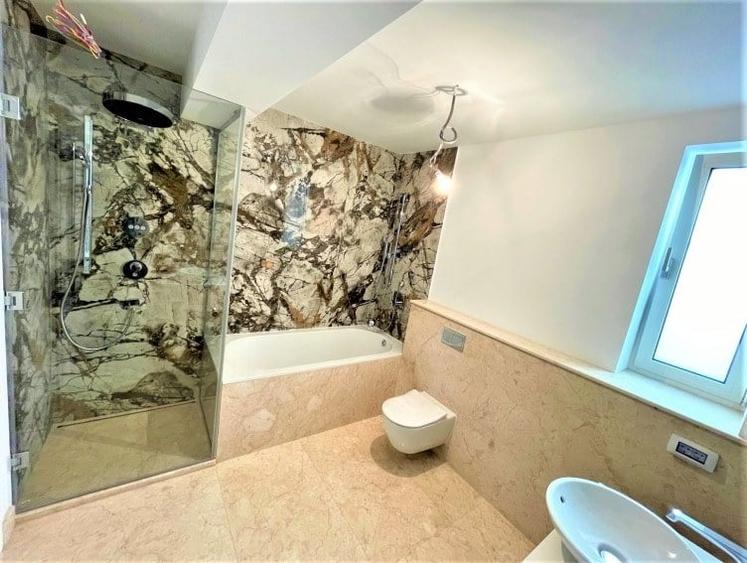 Casă cu 6 camere cu Teren 290 Mp în Nordului