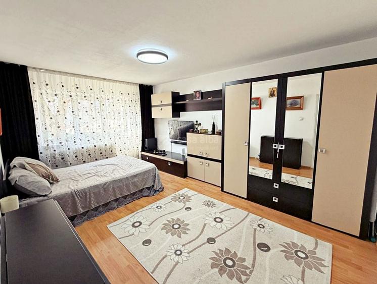 Nicolina-prima statie, 3 camere mobilat&utilat, renovat, spatiu verde exterior - 1