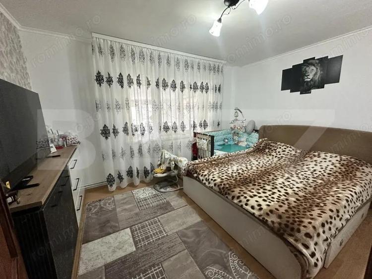 Apartament 3 camere, decomandat, 72 mp, Craiovita Noua, zona Scoala Elena Farago - 3