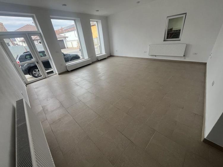 Inchiriez spatiu 60 mp - 2