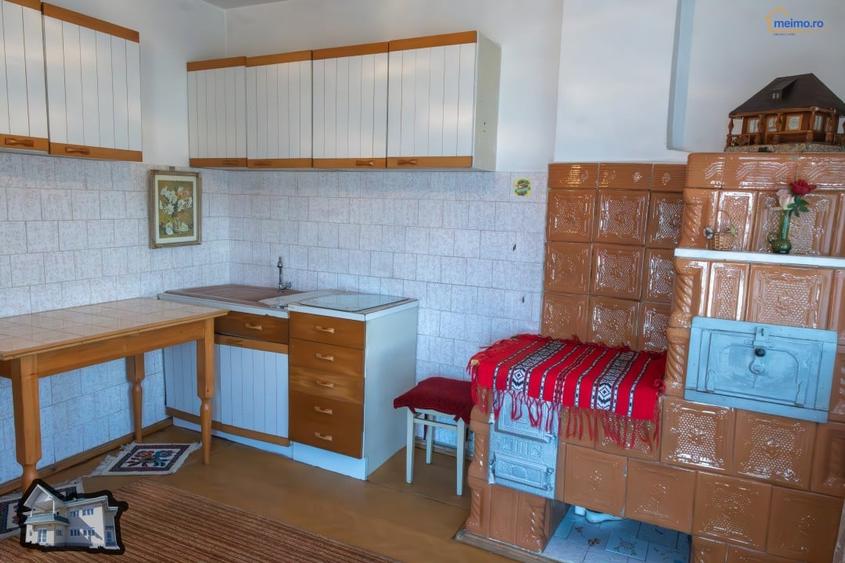 Casa cu etaj in Agas, eleganta clasica si mobila sculptata manual in lemn masiv - 7