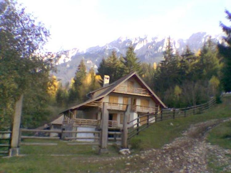 Vanzare Cabana in pitorescul peisaj din Plaiul Foii, Zarnesti Brasov  - 1