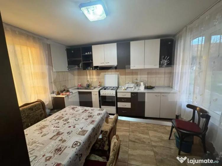 Casa de vanzare, cu 6 camere, 200 mp, zona Hotar - 10