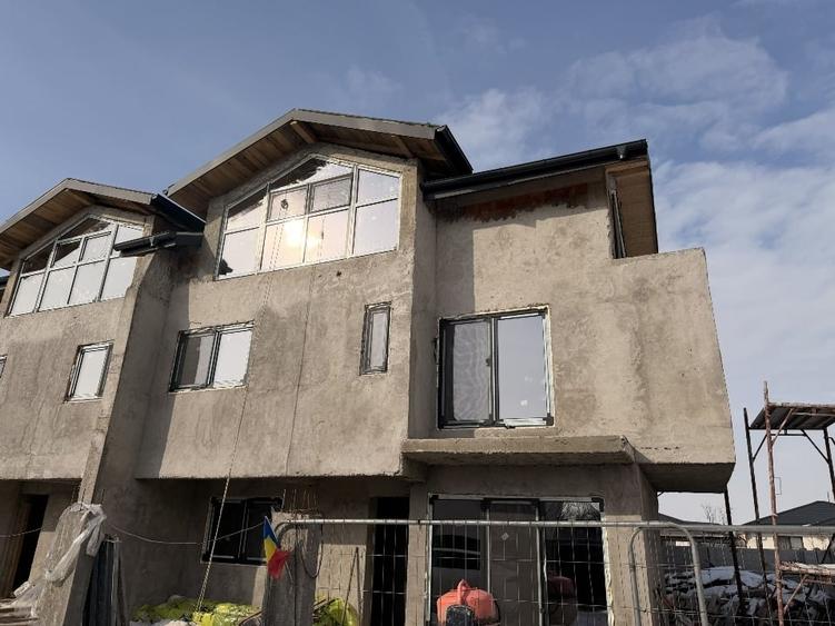 Casă la gri 4 camere P+1+M  125 mp – com. Berceni central, 94.500 euro - 2