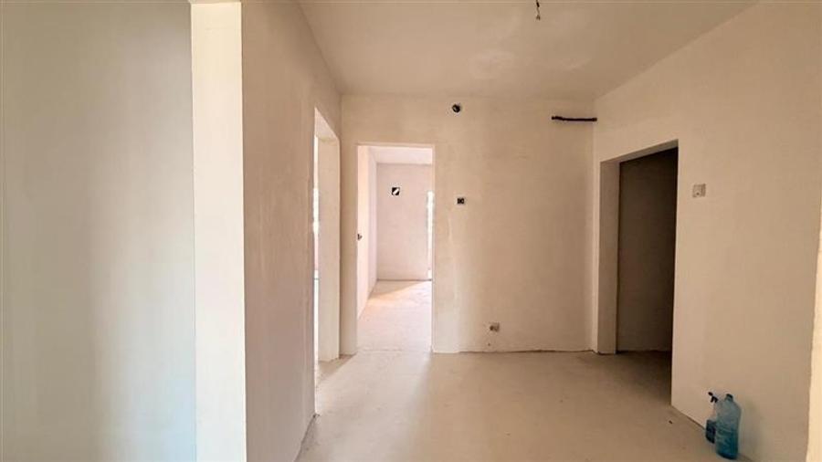 Apartament cu 3 camere, 2 bai, UMF CENTRU, decomandat, bloc din 1980 - 1