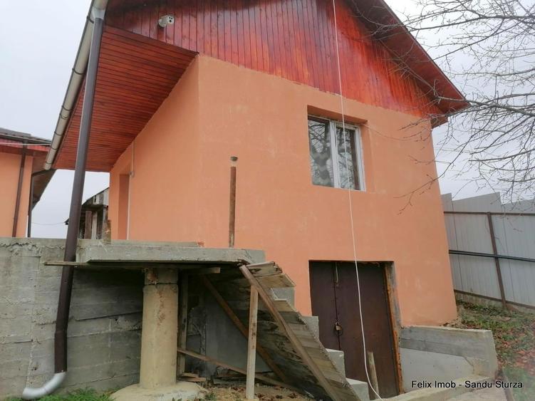 Lipova, gospodarie completa, 2 case si 2900 mp teren - 2