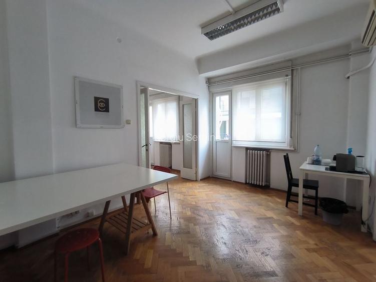 Apartament cu 3 camere semidecomandat în Calea Victoriei Apartament cu 3 camere semidecomandat în Calea Victoriei