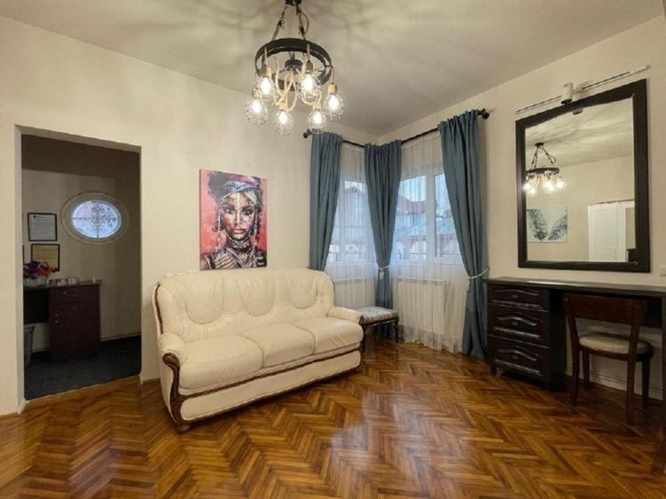 Casă de vânzare deosebită, pretabil locuit, cabinete, afacere!  - 9