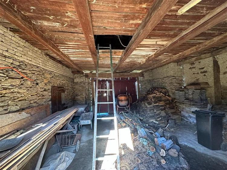 Casa Solida, pentru Familie extinsa,  cu Gradina si Teren, Doclin - 38