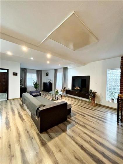 Casa individuala, S+P+M, 5 dormitoare, teren 586mp, zona buna, Harman - 2