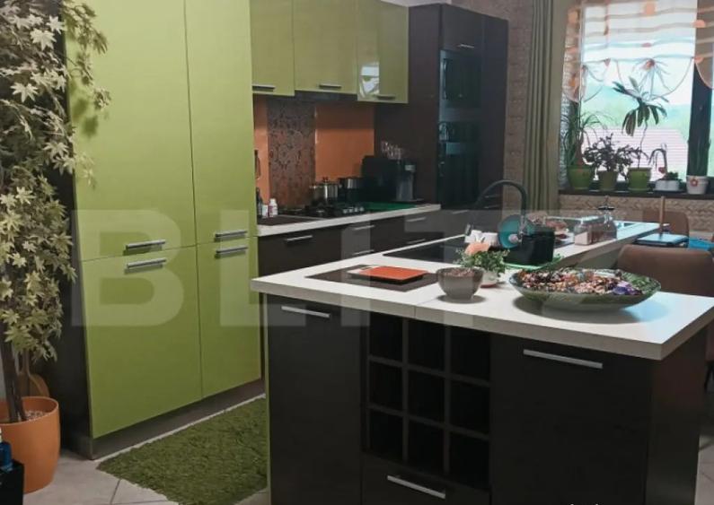 Casa individuala cu 5 camere, 240 mp, 12,8 ari teren, zona - 12