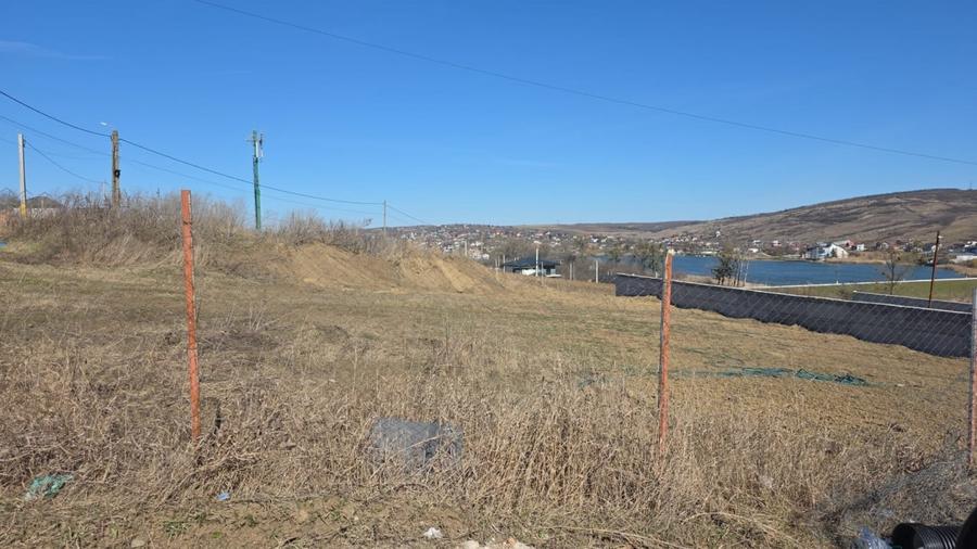 Teren intravilan Sorogari priveliste superba spre lac - 1