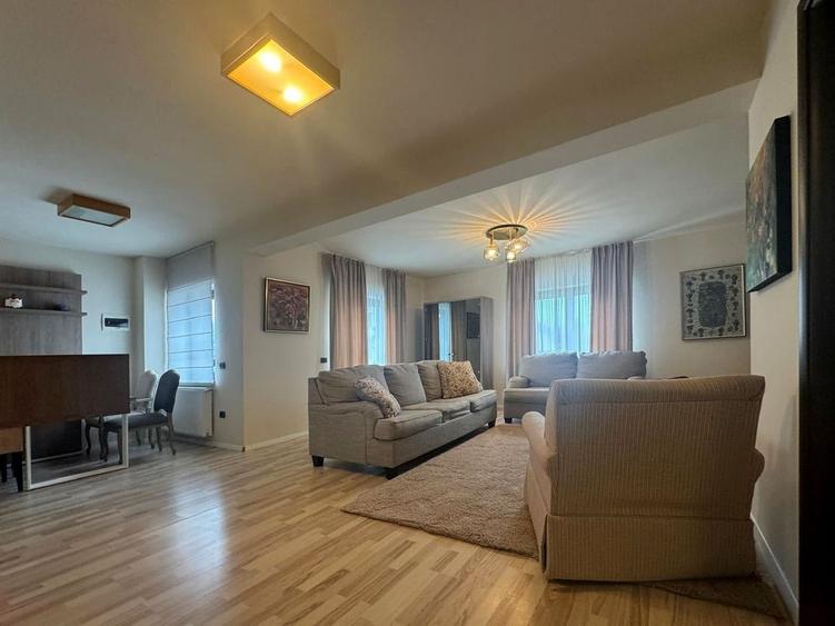 CASA SINGUR CURTE IN CARTIER PRIVAT - 3