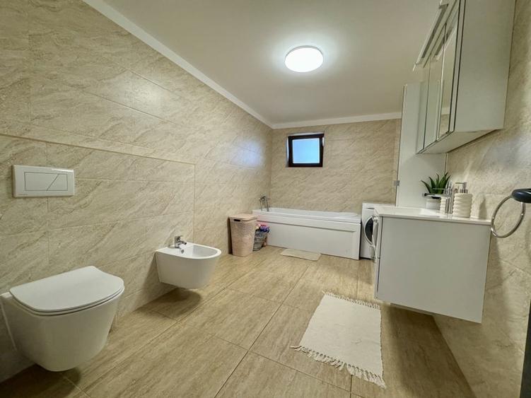 Casă Spațioasă de V&acirc;nzare &icirc;n Ghimbav | Două Apartamente | Teren 579 mp - 12