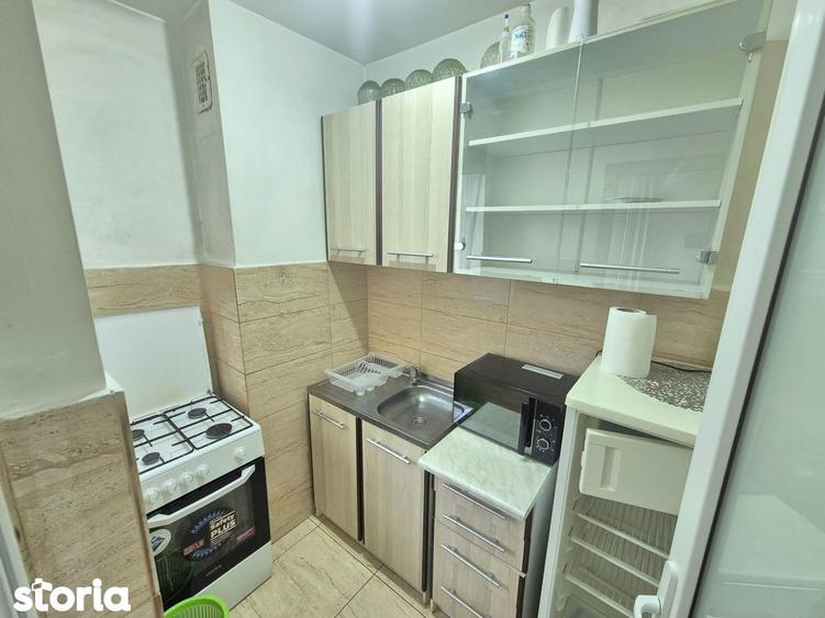 Inchiriere garsoniera semidecomandata zona Tractorul Coresi cu parcare - 5