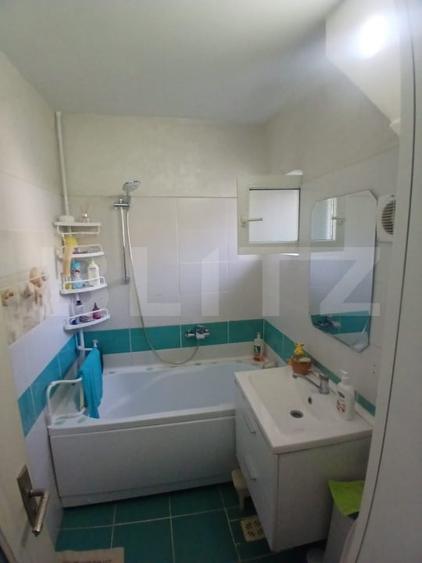 Aprtament de vanzare, cu 3 camere, zona Podul Ros - 18