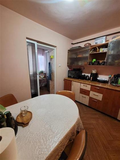 Apartament 3 camere Decomandat, Etaj 1, Zona Poarta 6 - 6