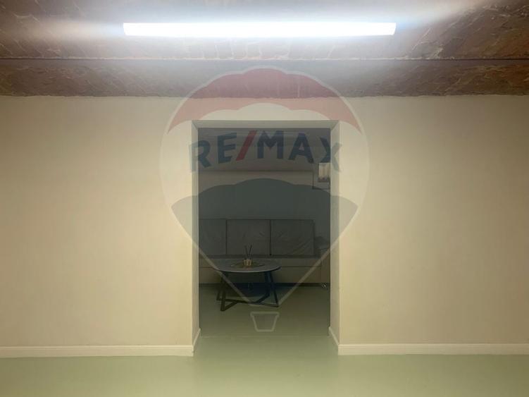 Spatiu comercial de inchiriat 40 mp, in zona Decebal - 21