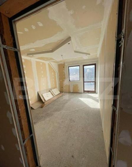 Apartament cu destinatii multiple, semifinisat, 227 mp, zona - 18