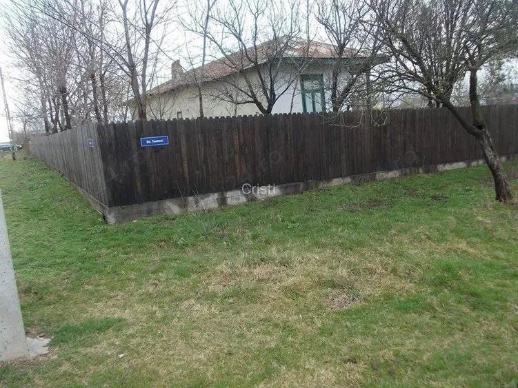 Casa de vanzare cu teren 2000mp