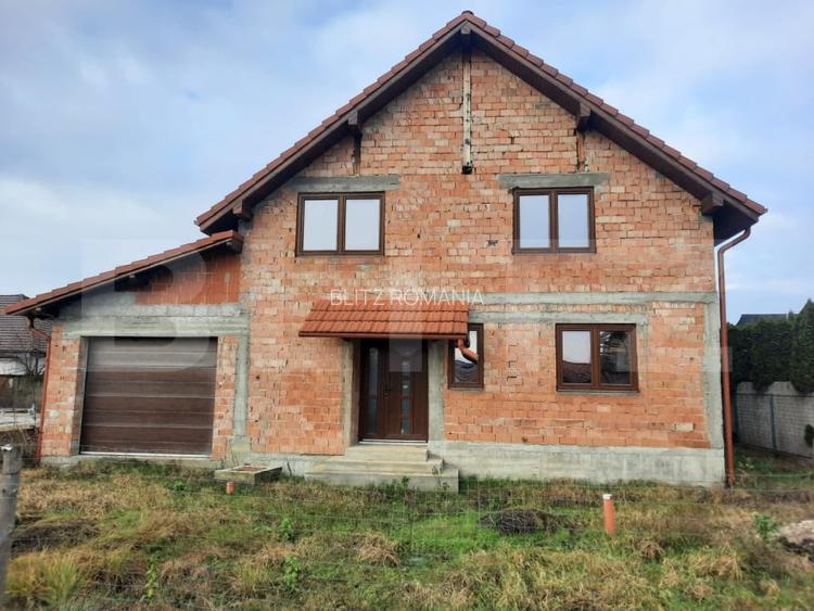 Casa la rosu de vanzare 242mp construiti, 500 mp teren - Paulesti