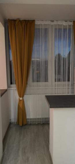 Gaesoniera moderna- Langa Coresi Mall- str 13 Decembrie - 2