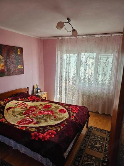 Vand apartament 4 camere decomandat - 8