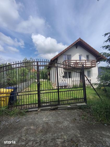 Casă cu 5 camere cu Teren 425 Mp în Sadu