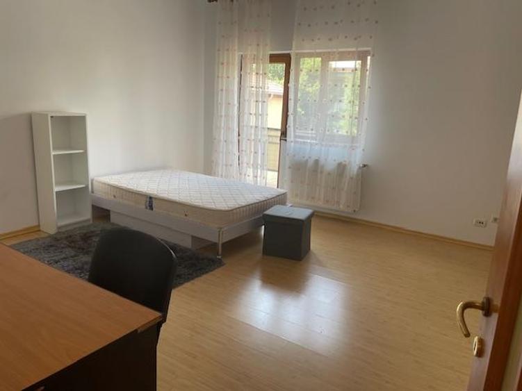 Casă cu 5 camere cu Teren 500 Mp în Iancu Nicolae