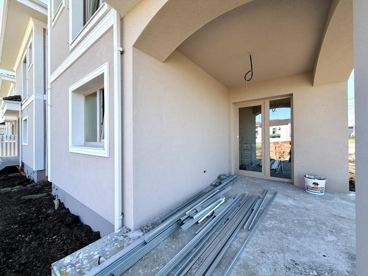 Duplex cu 5 camere cu Canalizare în Dumbrăvița