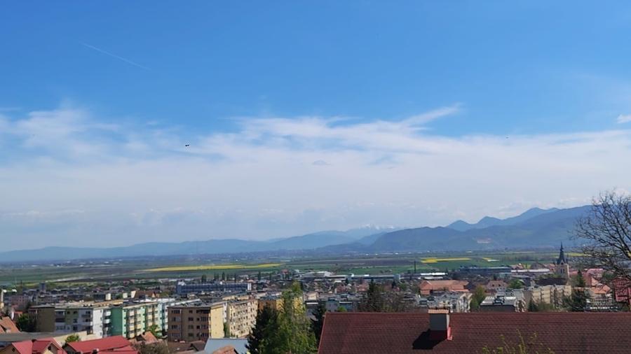 Casă individuală cu 5 camere cu Canalizare în Central