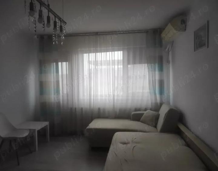 Apartament cu 3 camere semidecomandat, mobilat în Titan
