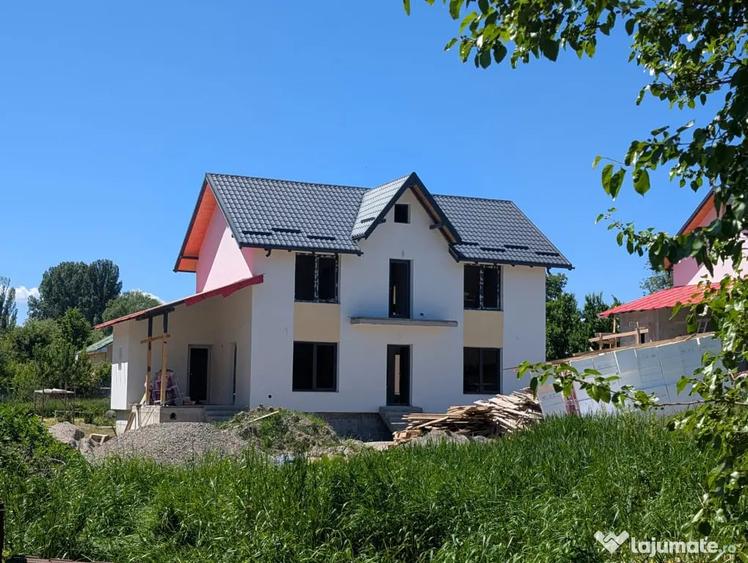 Casă cu 4 camere cu Teren 500 Mp în Măgura