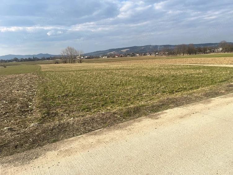 Teren de 2830 mp, în Capu Câmpului