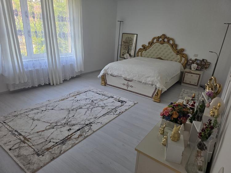 Casă cu 4 camere cu Teren 1000 Mp în Central