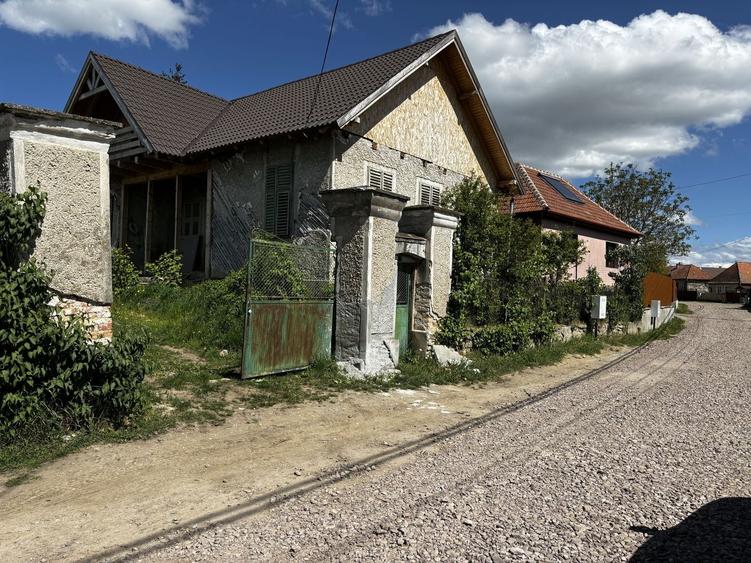 Casă individuală cu 4 camere cu Canalizare în Central