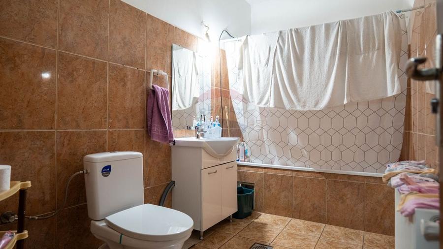 Casă cu 4 camere cu Teren 299 Mp în Periferie