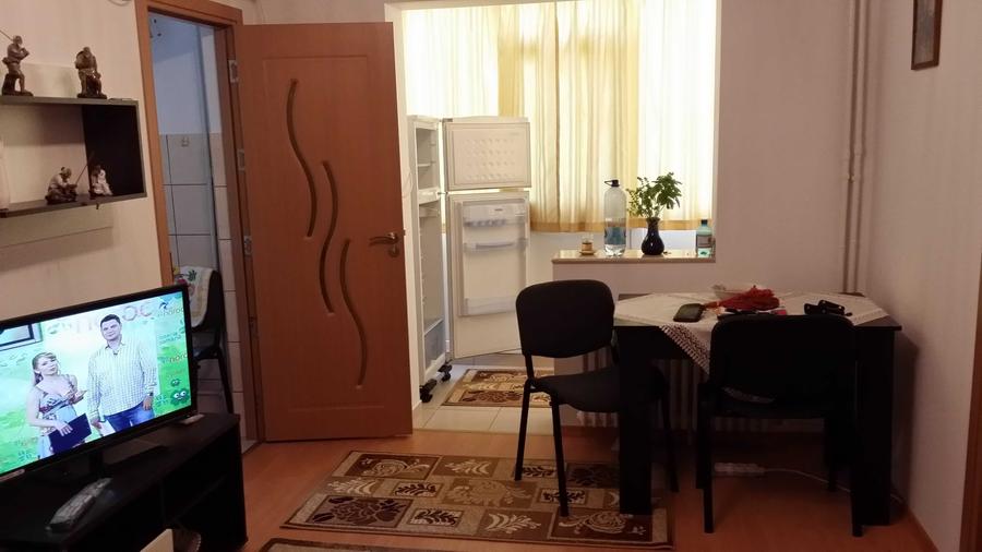 Apartament cu 2 camere semidecomandat în City Park Mall