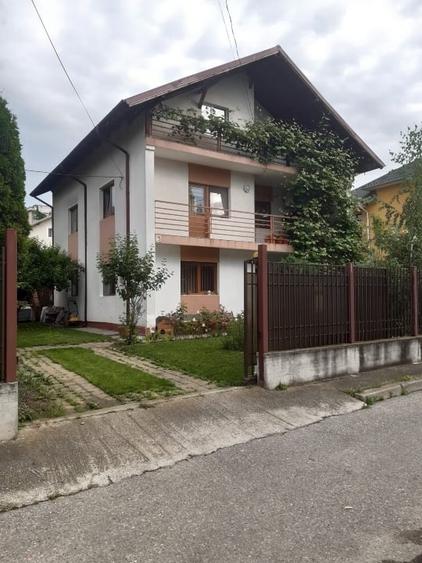 Casă individuală cu 4 camere cu Canalizare în Nord