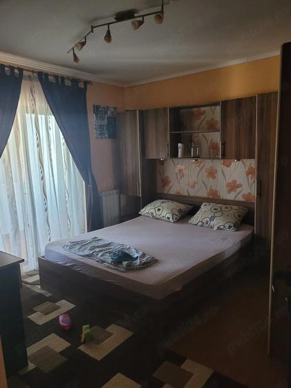 Apartament cu 3 camere decomandat în Calarași 4