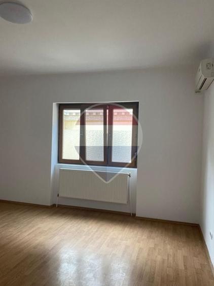 Casă individuală cu 4 camere cu Teren 120 Mp în Ferdinand
