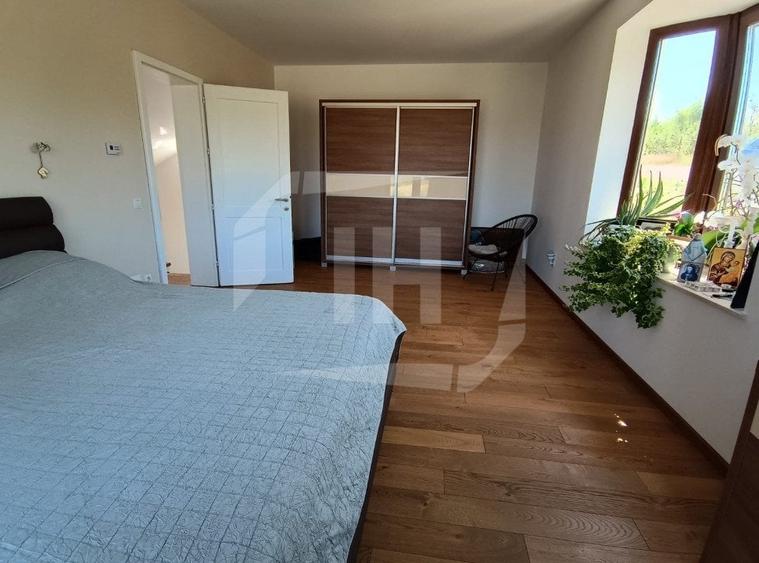Casă individuală cu 6 camere cu Canalizare în Borhanci