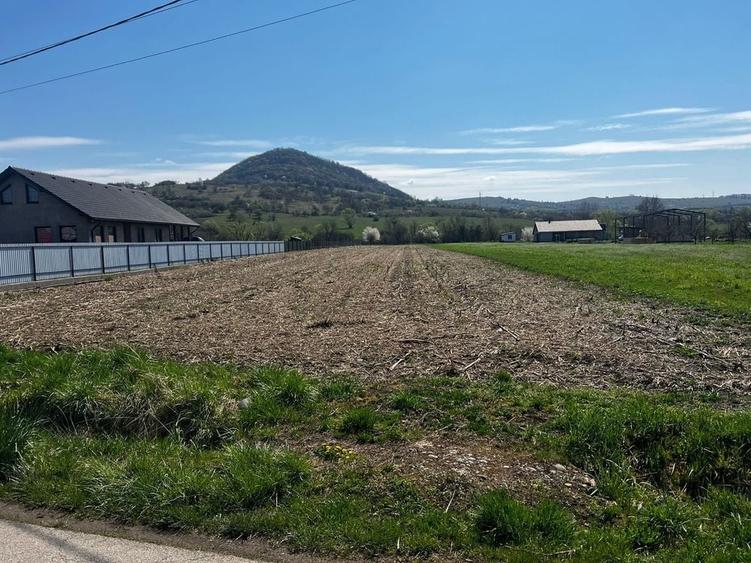 Teren de 5600 mp, în Ideciu de Jos