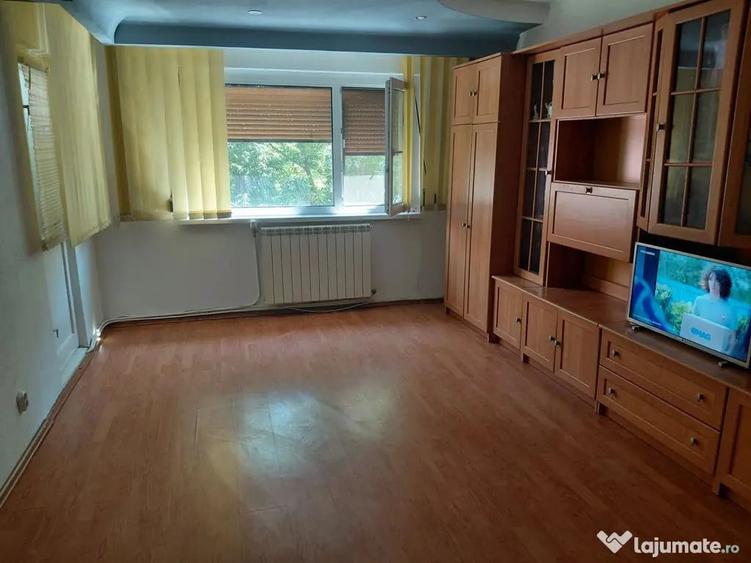 Apartament cu 2 camere decomandat în Piața Centrală